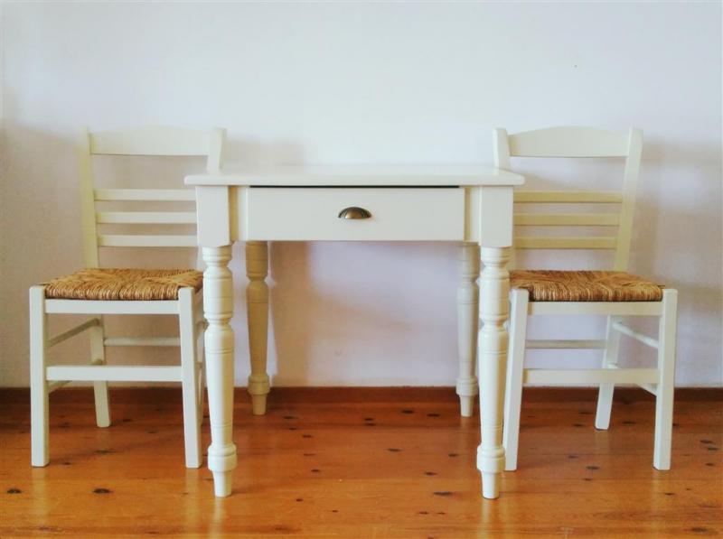 ΤΡΑΠΕΖΙ ΤΟΡΝΑΡΙΣΤΟ ΜΕ ΚΑΡΕΚΛΕΣ